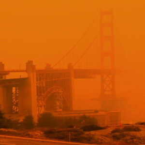 Puente Golden Gate de San Francisco es envuelto en humo rojo tras incendios Puente Golden Gate de San Francisco es envuelto en humo rojo tras incendios