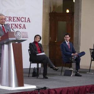 AMLO va por reforma constitucional para que se aplique su política energética